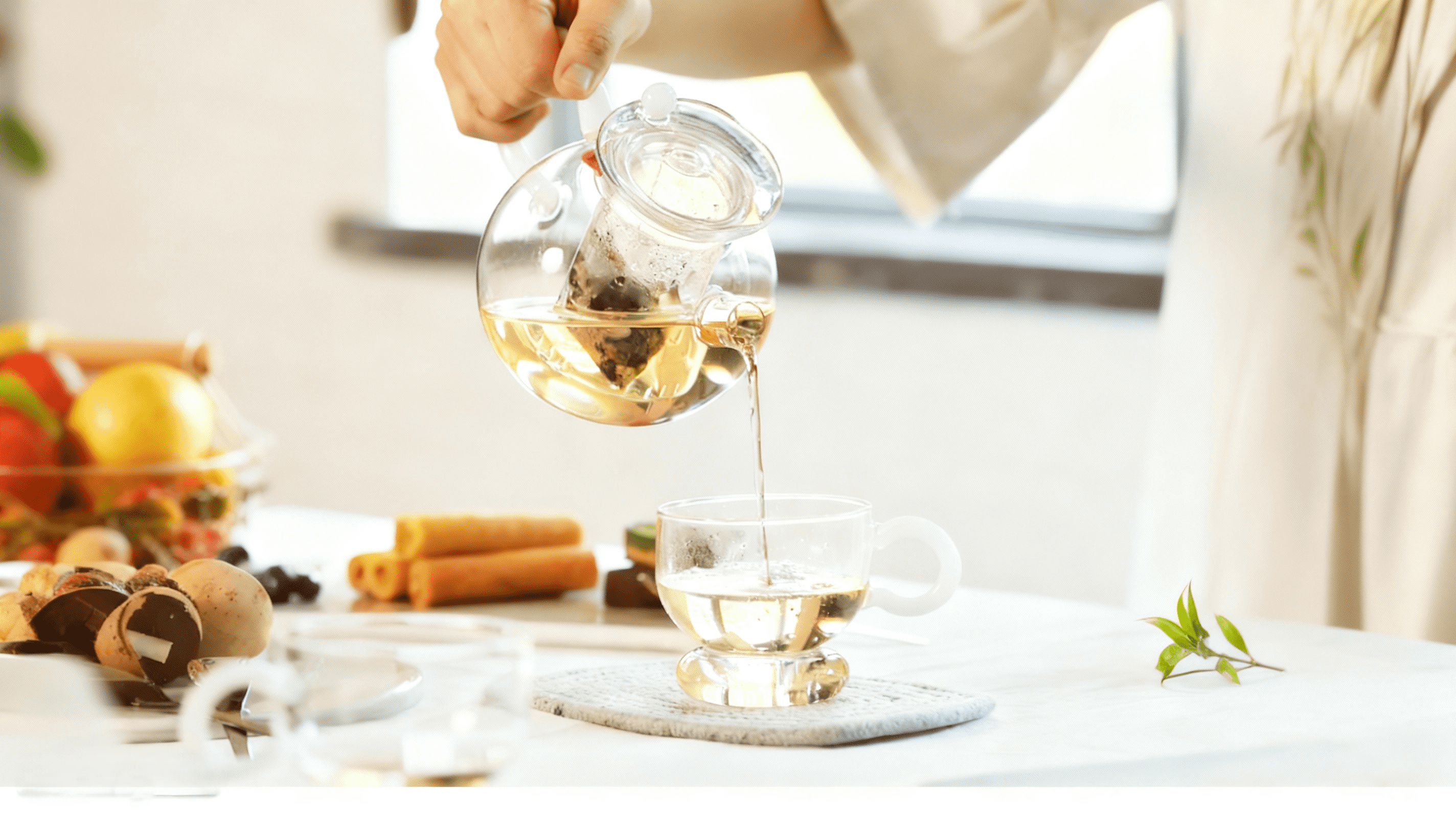 Best natural teas for glowing skin including rose tea and green tea