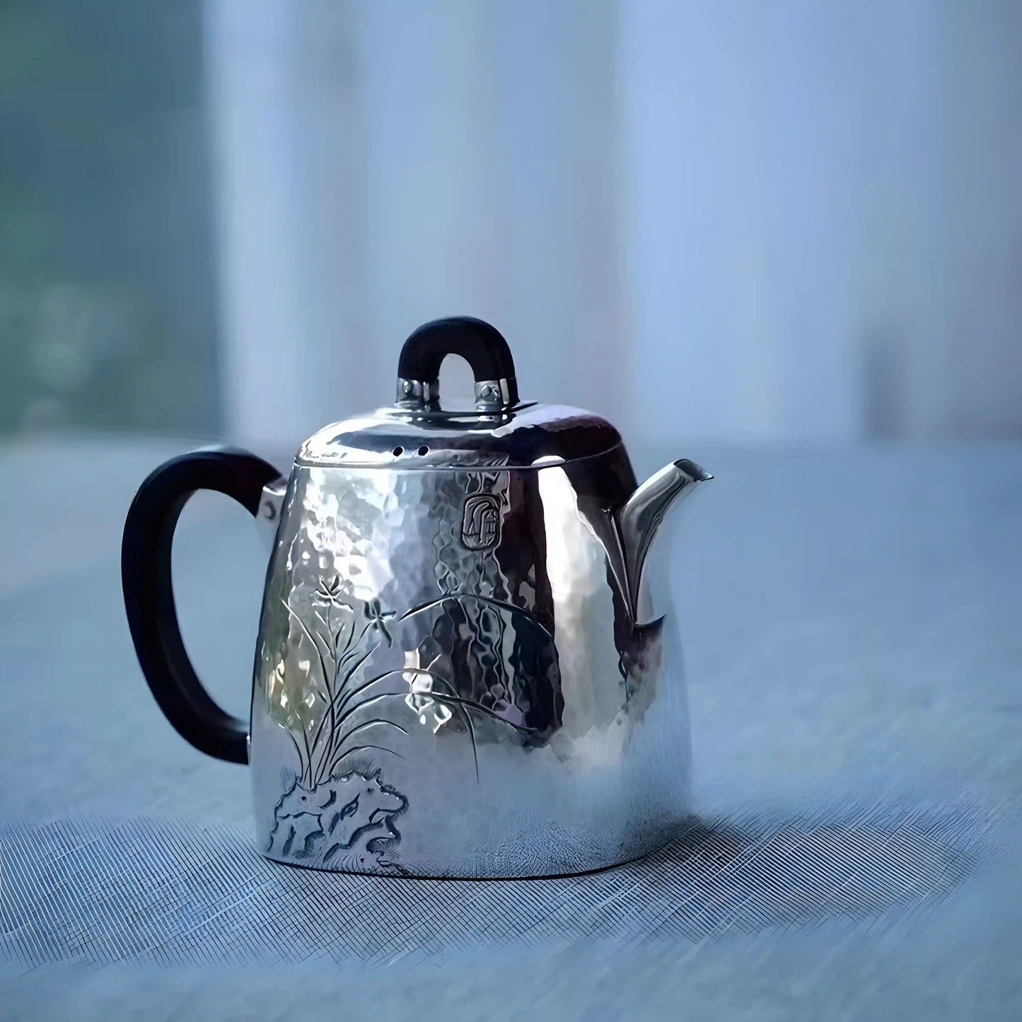 Sliver pot with bamboo style