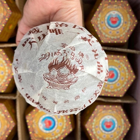Xiaguan Baoyan Brand Six-Faced Buddha Tuocha Pu-erh Tea 2005 Pu-erh tea aids digestion and helps regulate the stomach and intestines